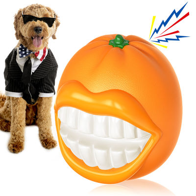 Goede prijs. Realistisch oranje uiterlijk met humoristisch gezichtsontwerp en ingebouwde geluidsinstallatie, zwevend piepende grappige oranje hondenspeelgoed online